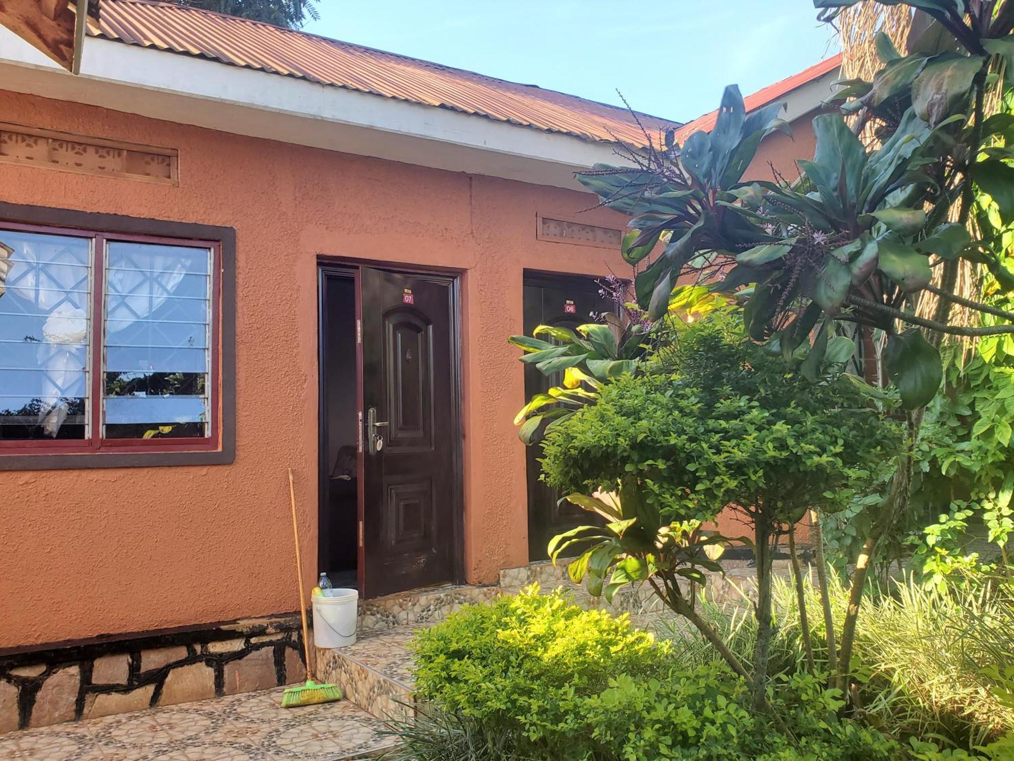Gorilla African Guest House Entebbe Kültér fotó