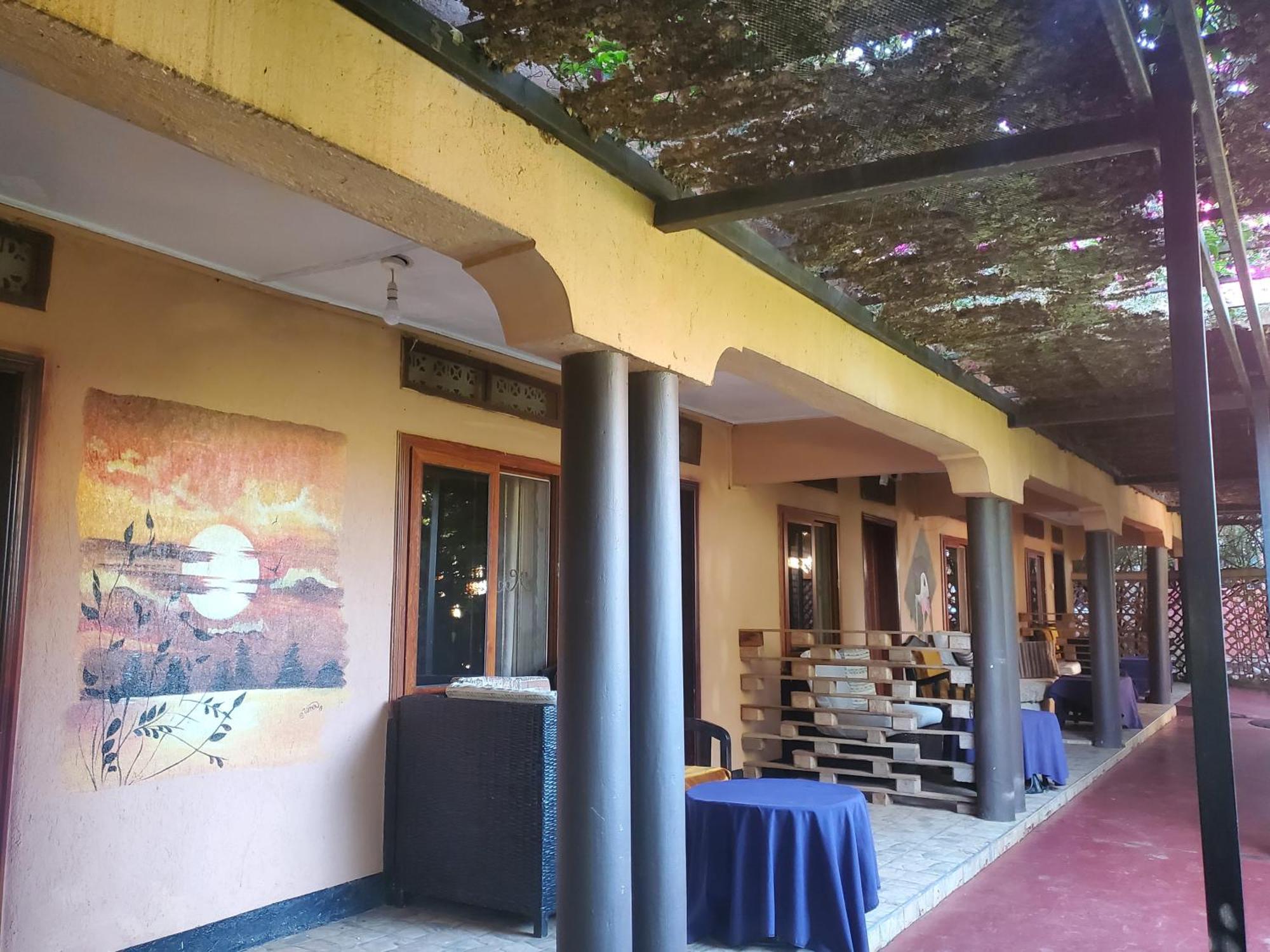 Gorilla African Guest House Entebbe Kültér fotó