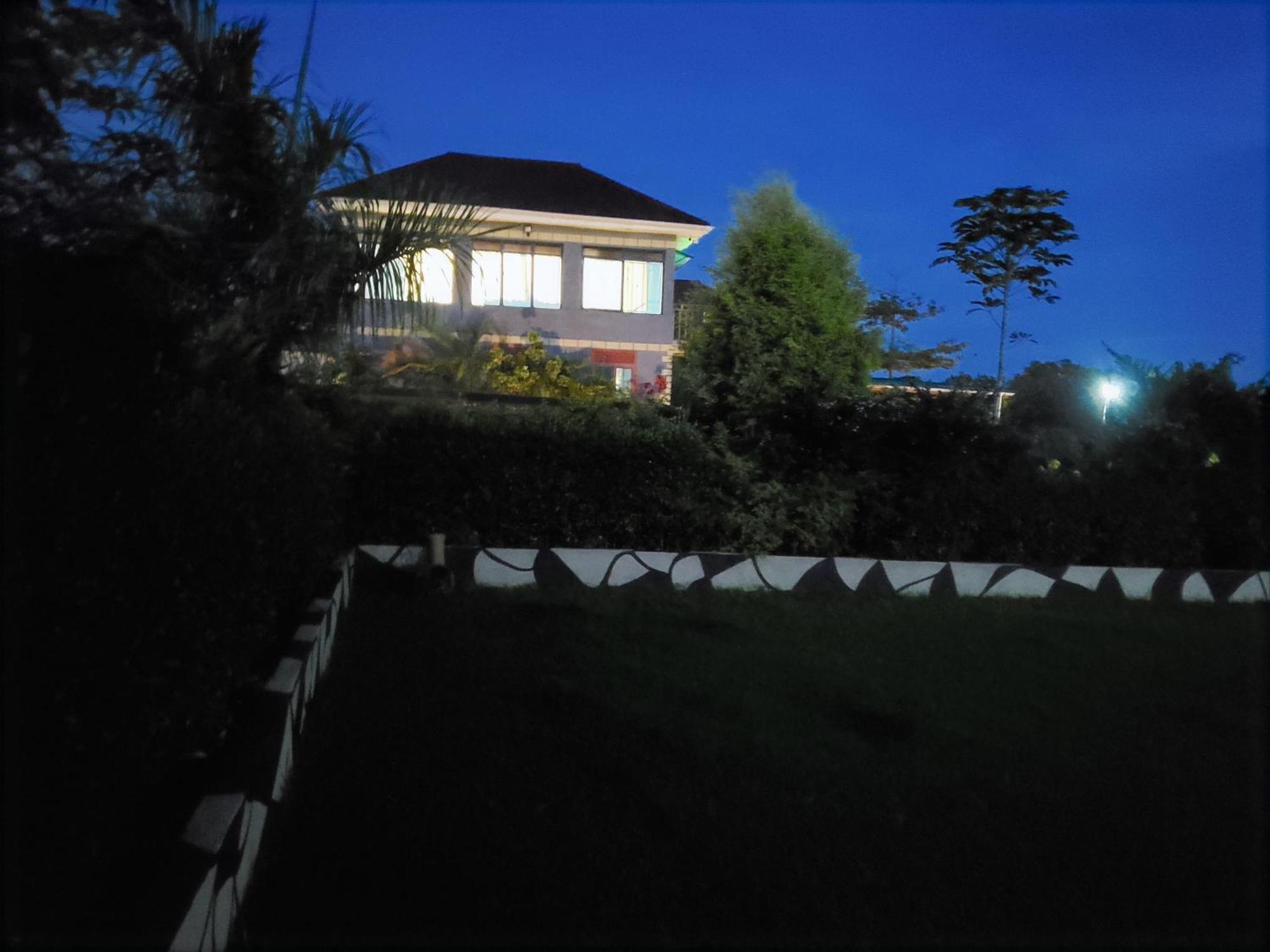 Gorilla African Guest House Entebbe Kültér fotó