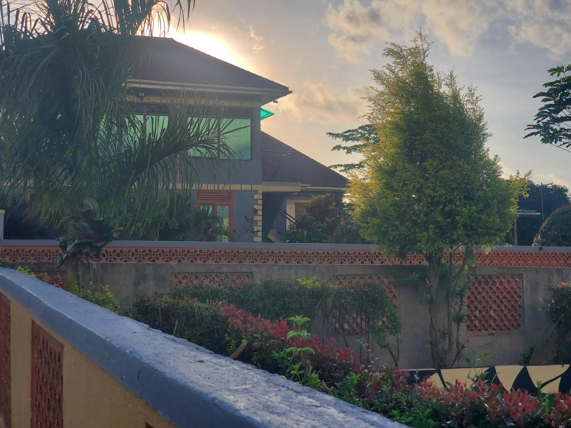 Gorilla African Guest House Entebbe Kültér fotó