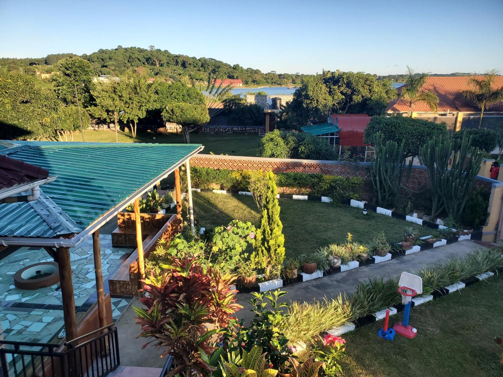Gorilla African Guest House Entebbe Kültér fotó