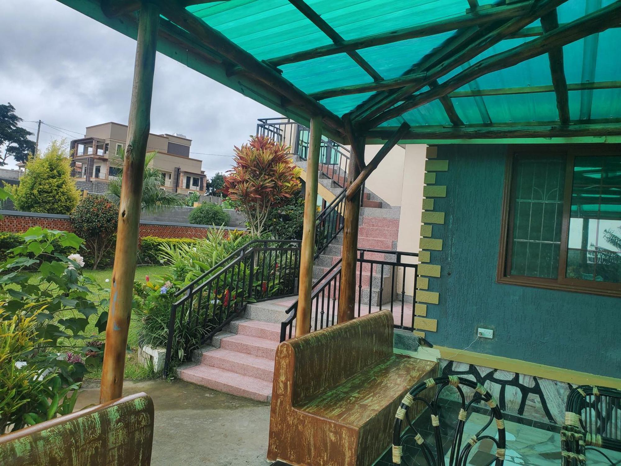 Gorilla African Guest House Entebbe Kültér fotó