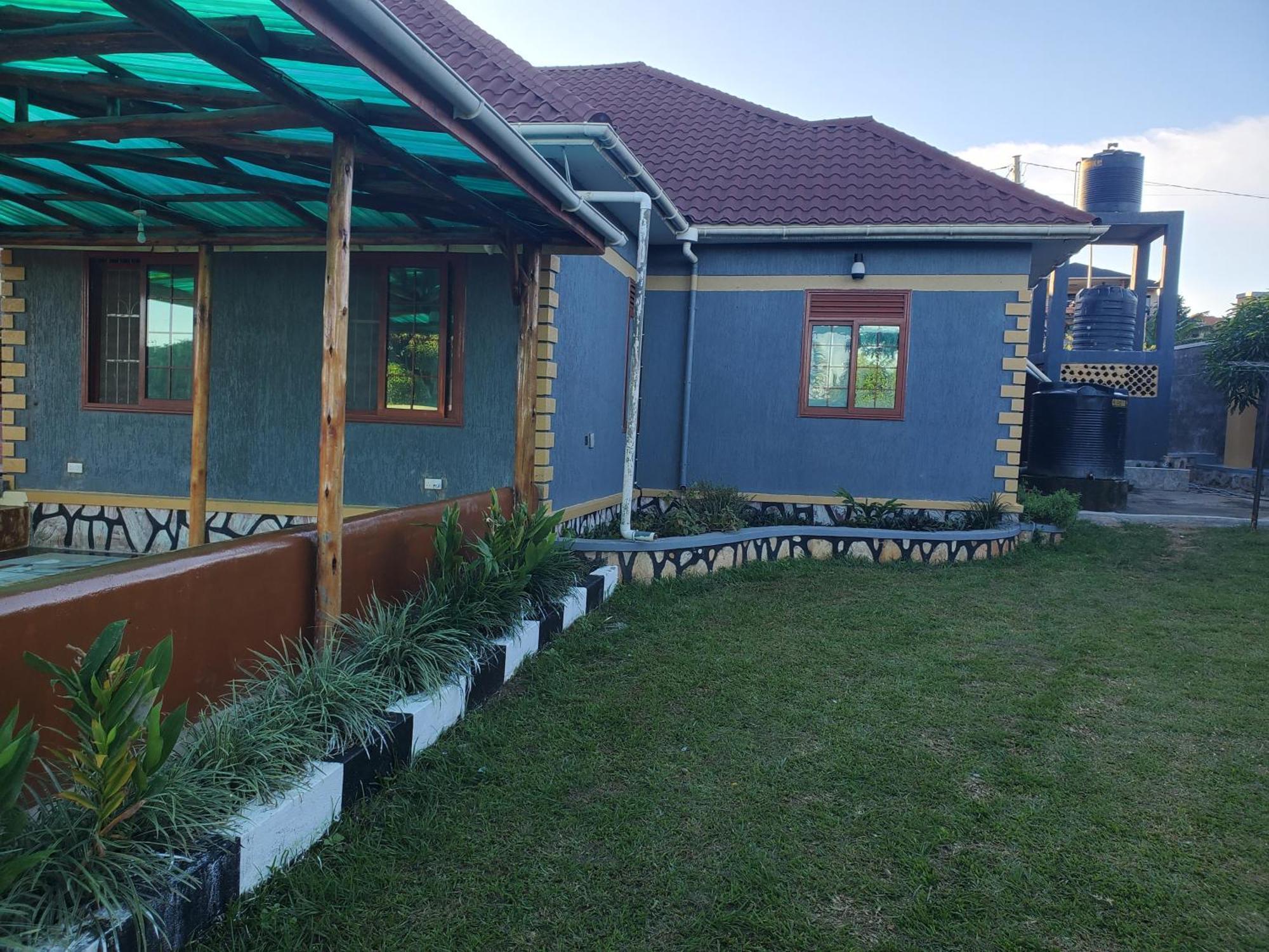 Gorilla African Guest House Entebbe Kültér fotó