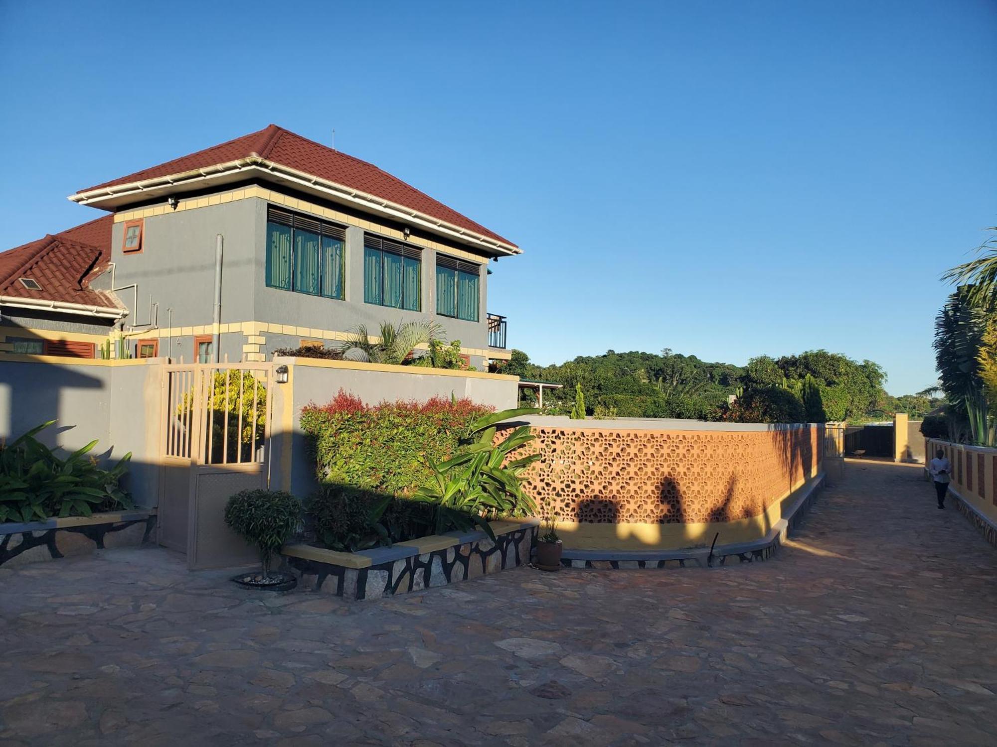 Gorilla African Guest House Entebbe Kültér fotó
