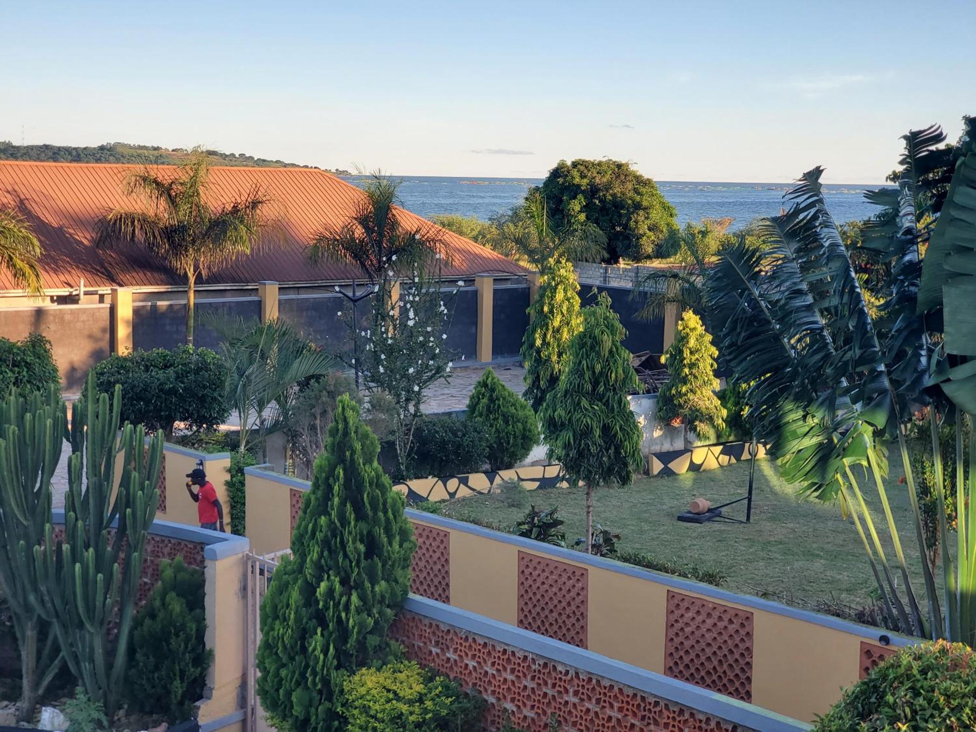 Gorilla African Guest House Entebbe Kültér fotó
