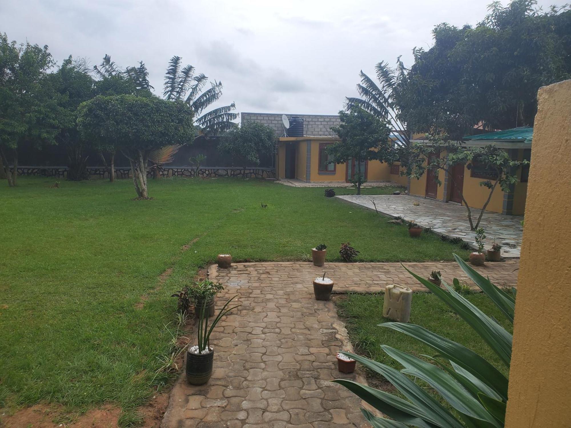 Gorilla African Guest House Entebbe Kültér fotó