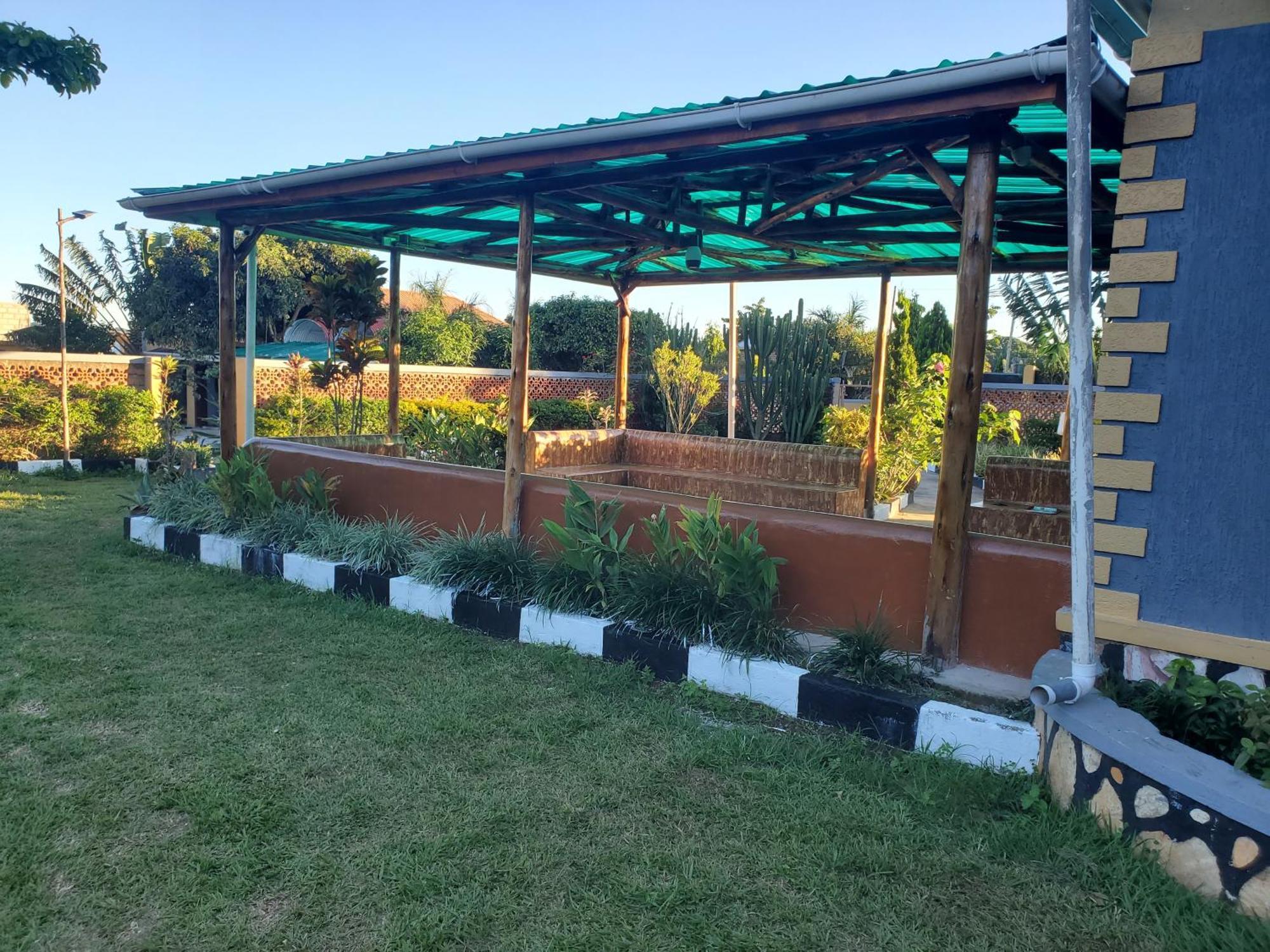 Gorilla African Guest House Entebbe Kültér fotó