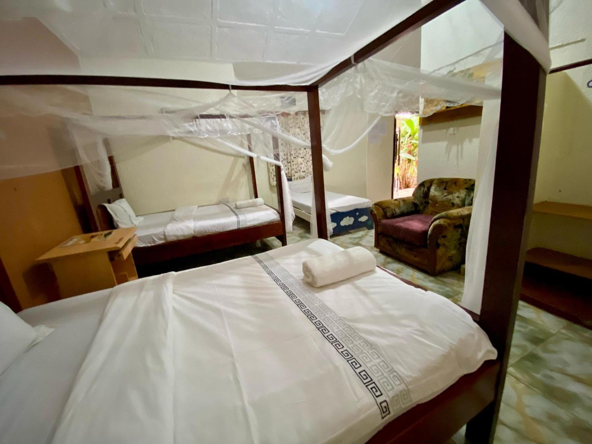 Gorilla African Guest House Entebbe Kültér fotó